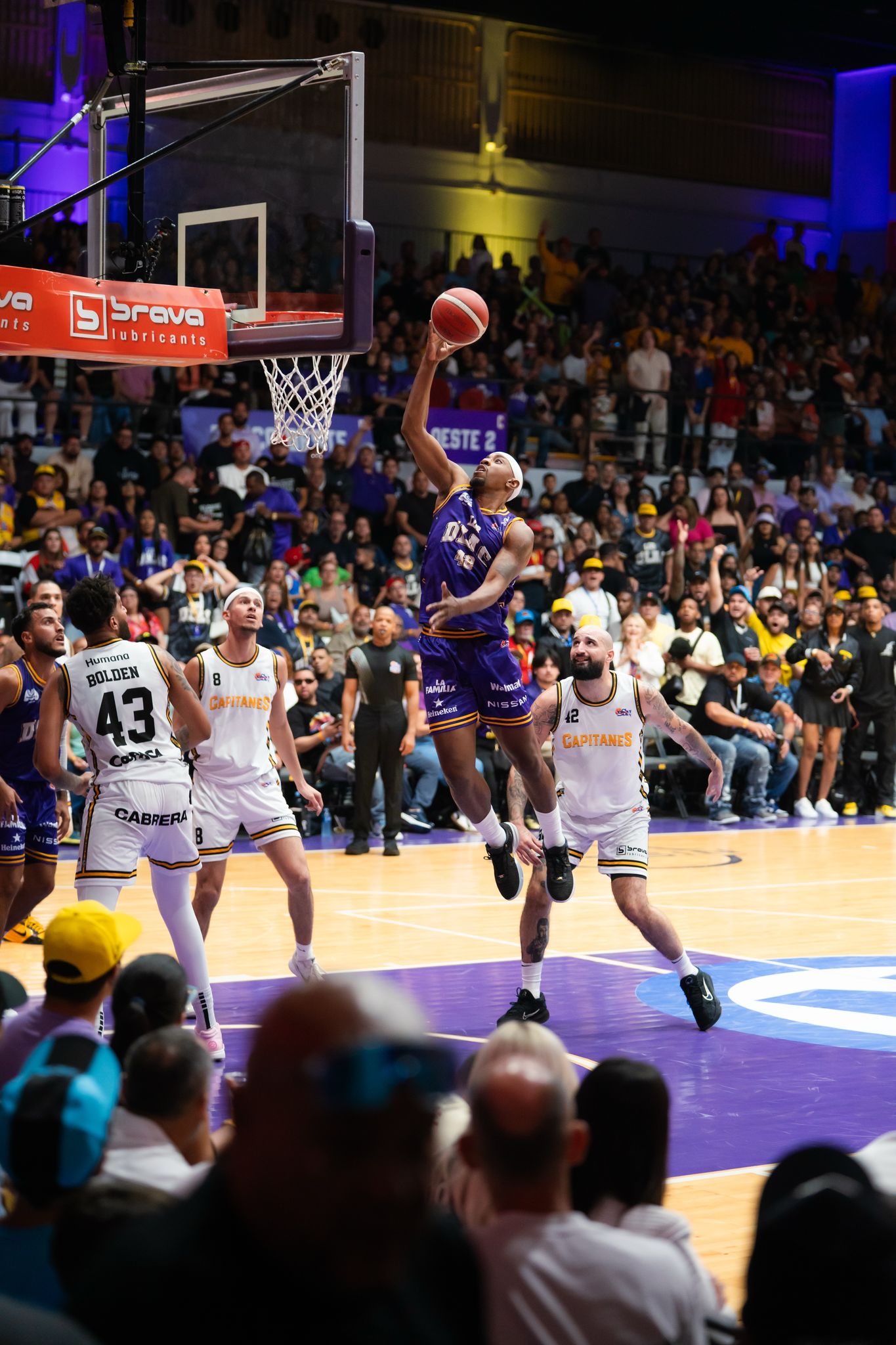 Capitanes se imponen en juego inaugural de los Gigantes